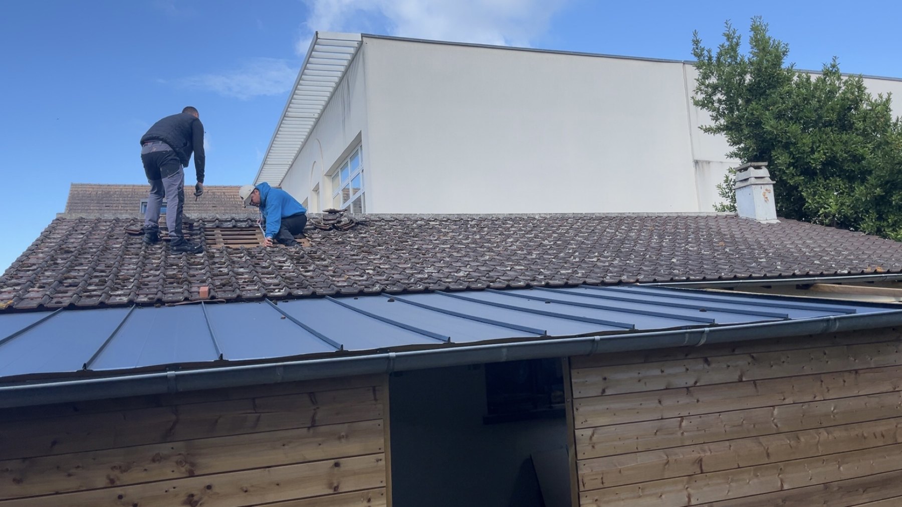 Artisans couvreurs en intervention à Villeneuve-la-Garenne
